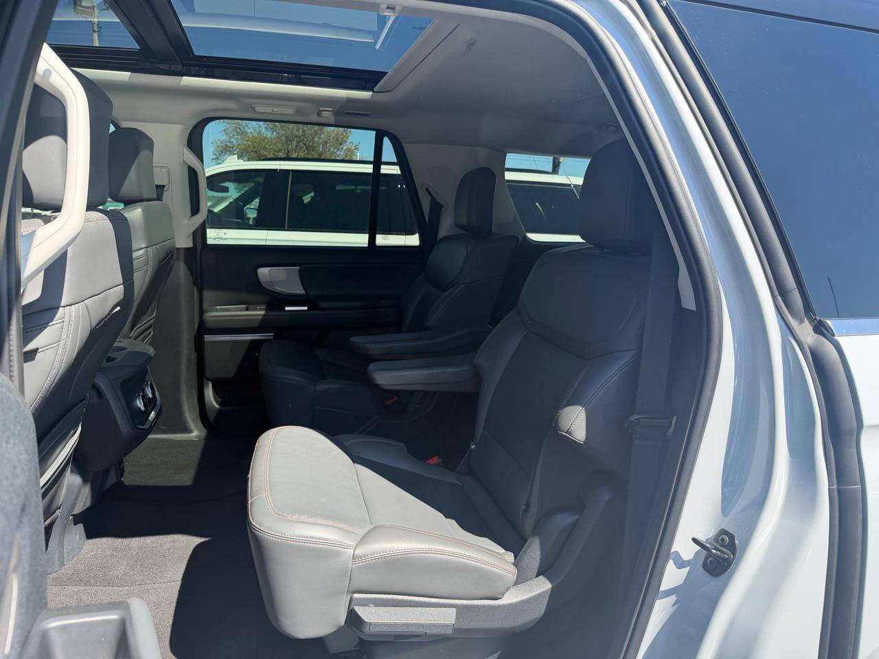 Ford Expedition MAX XLT 4WD 2025