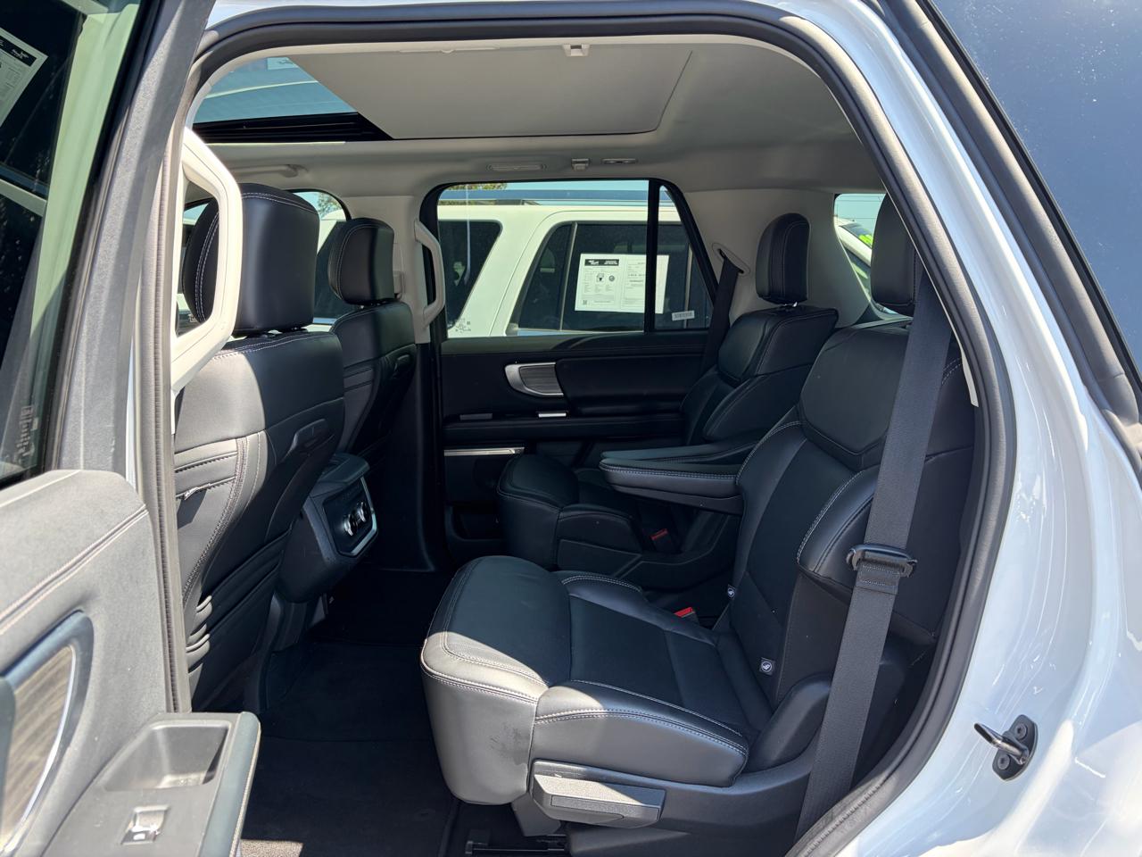 Ford Expedition Platinum 4WD 2025