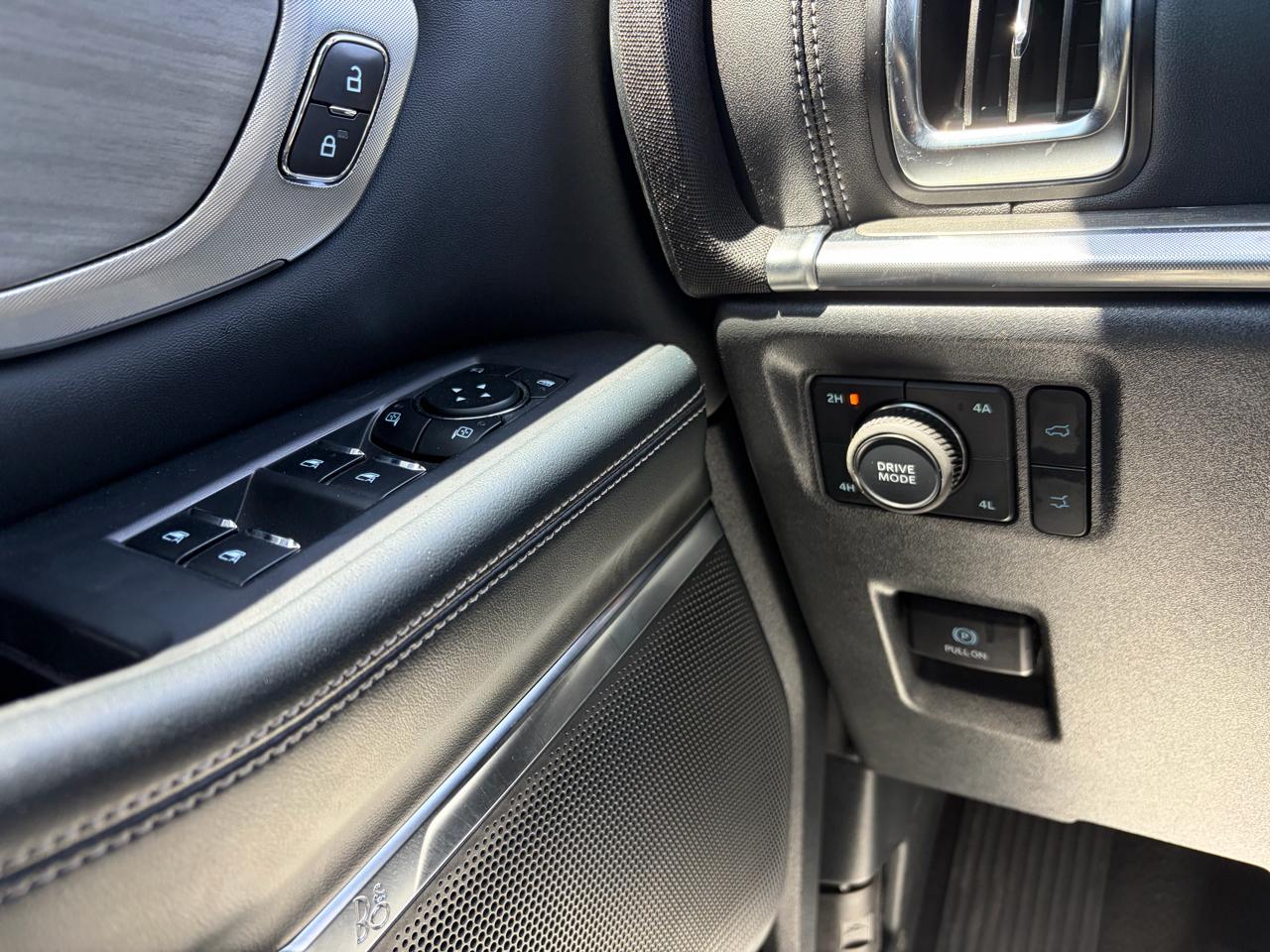 Ford Expedition Platinum 4WD 2025