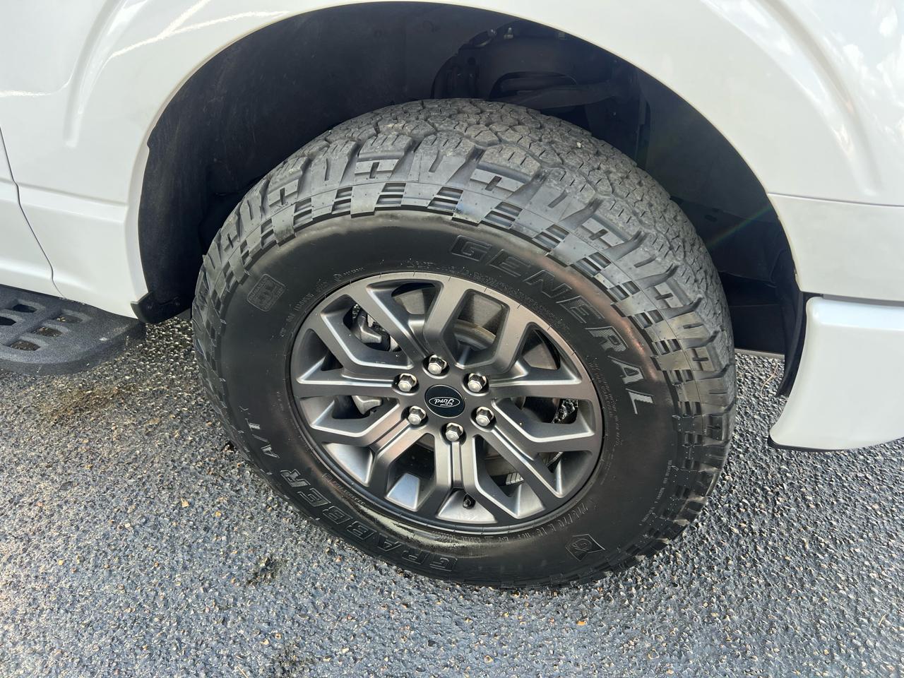 Ford F-150 4WD SuperCrew 139" Lariat 2022