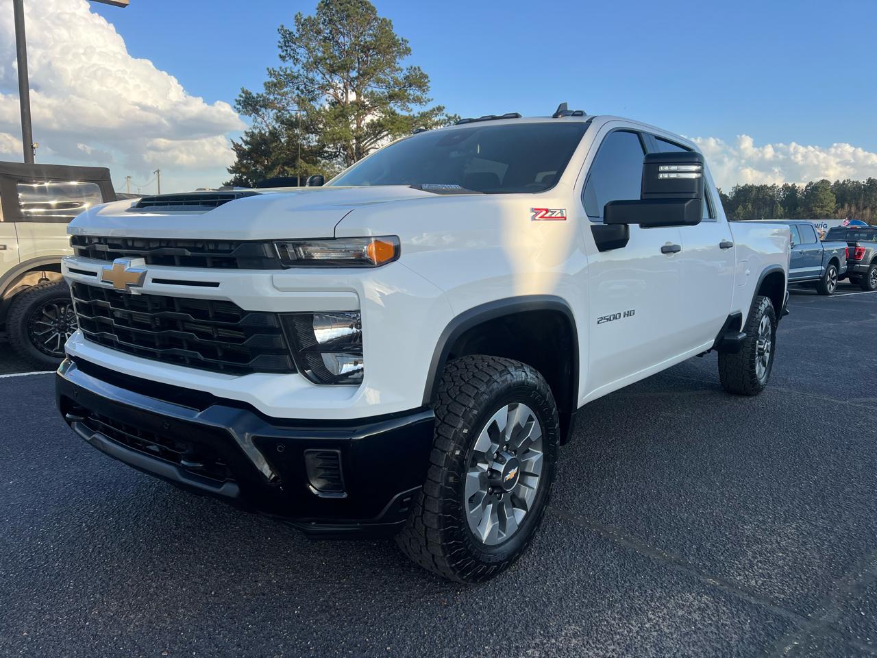 Chevrolet Silverado 2500HD Custom Crew Cab Long Box 4WD 2025