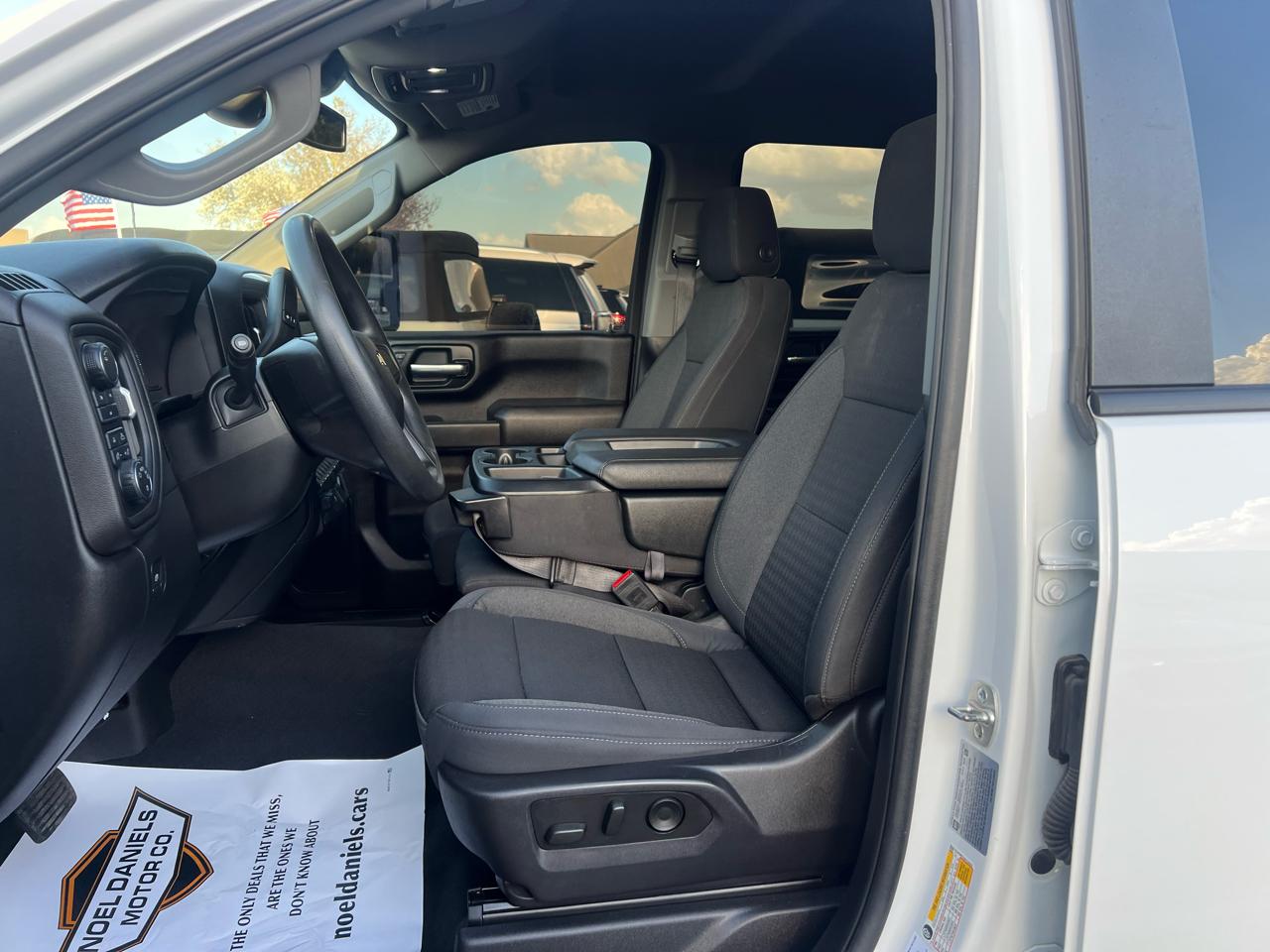 Chevrolet Silverado 2500HD Custom Crew Cab Long Box 4WD 2025