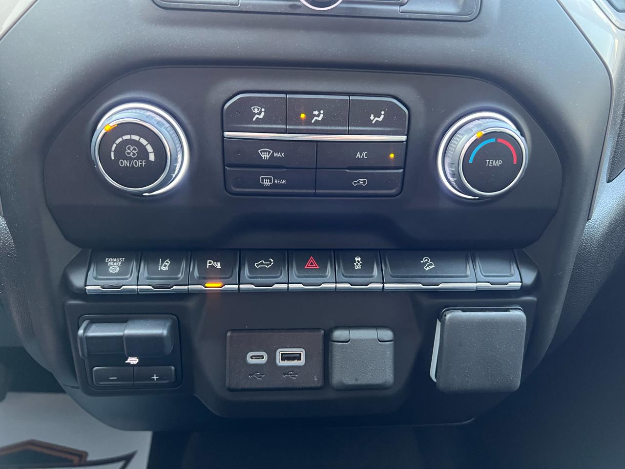 Chevrolet Silverado 2500HD Custom Crew Cab Long Box 4WD 2025