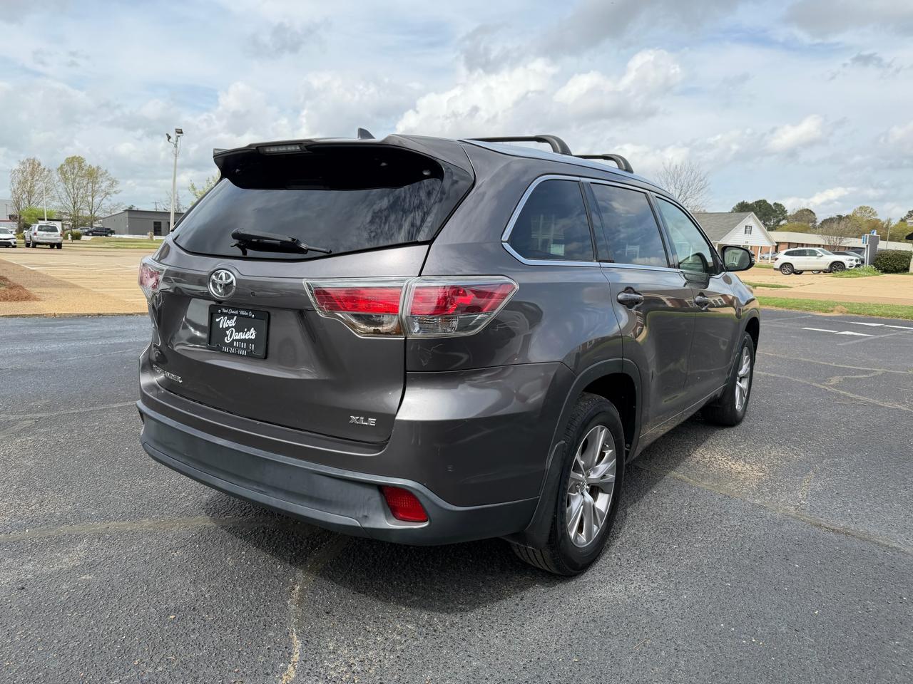 Toyota Highlander XLE FWD V6 2015