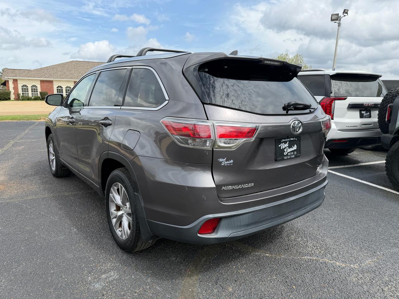 Toyota Highlander XLE FWD V6 2015