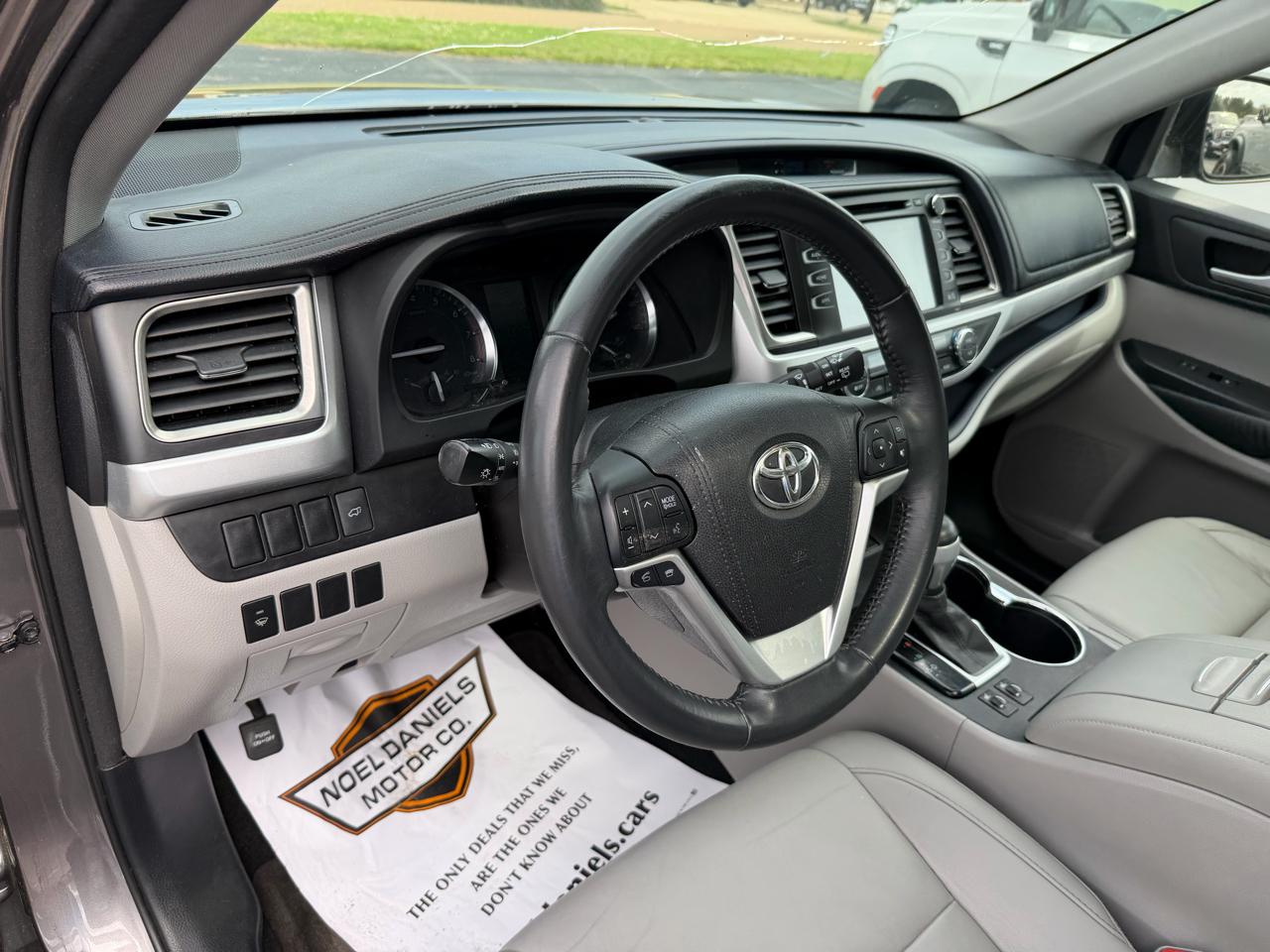 Toyota Highlander XLE FWD V6 2015