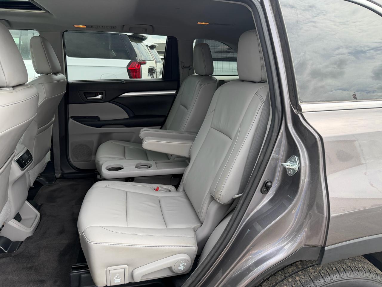 Toyota Highlander XLE FWD V6 2015