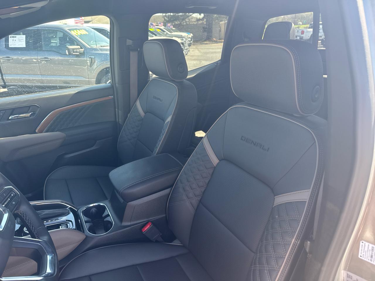 GMC Canyon Denali Crew Cab 4WD 2026