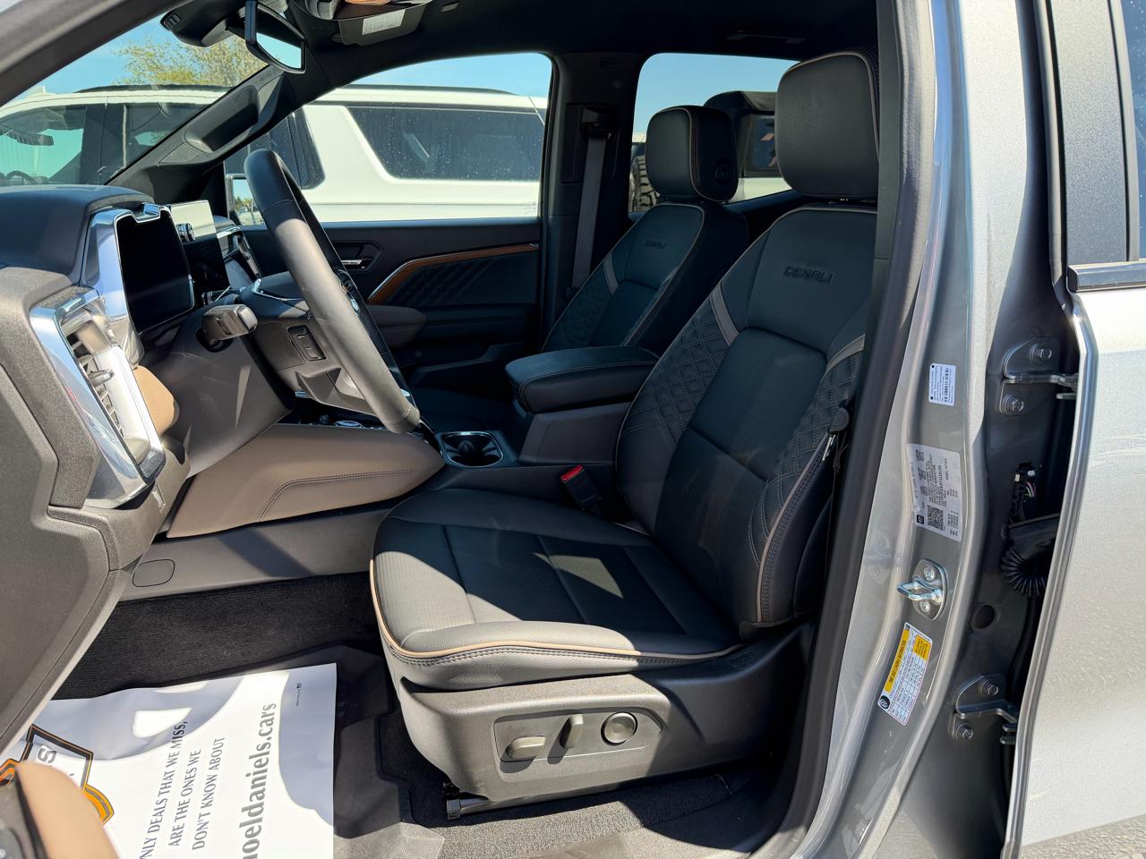 GMC Canyon Denali Crew Cab 4WD 2026