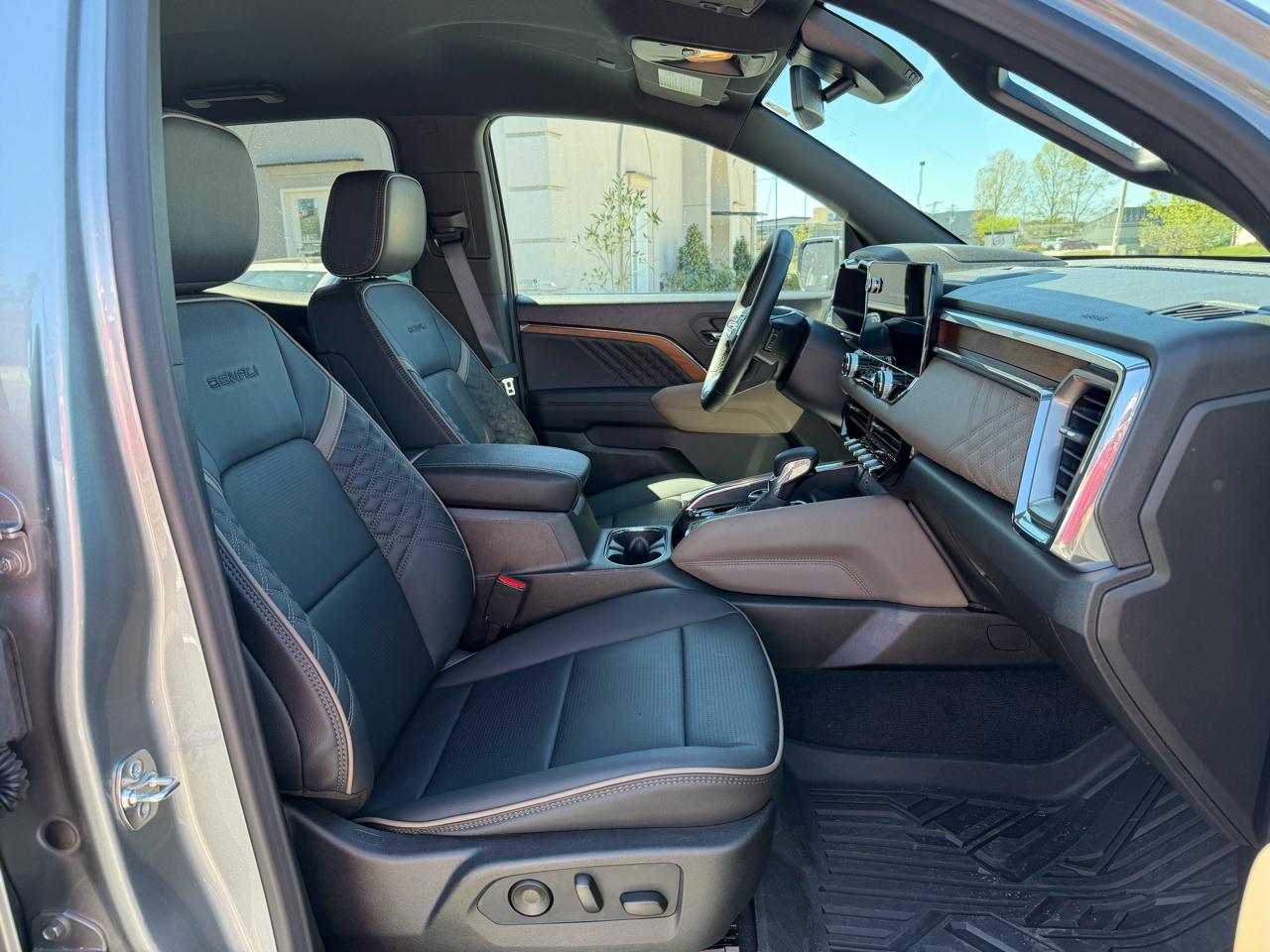 GMC Canyon Denali Crew Cab 4WD 2026