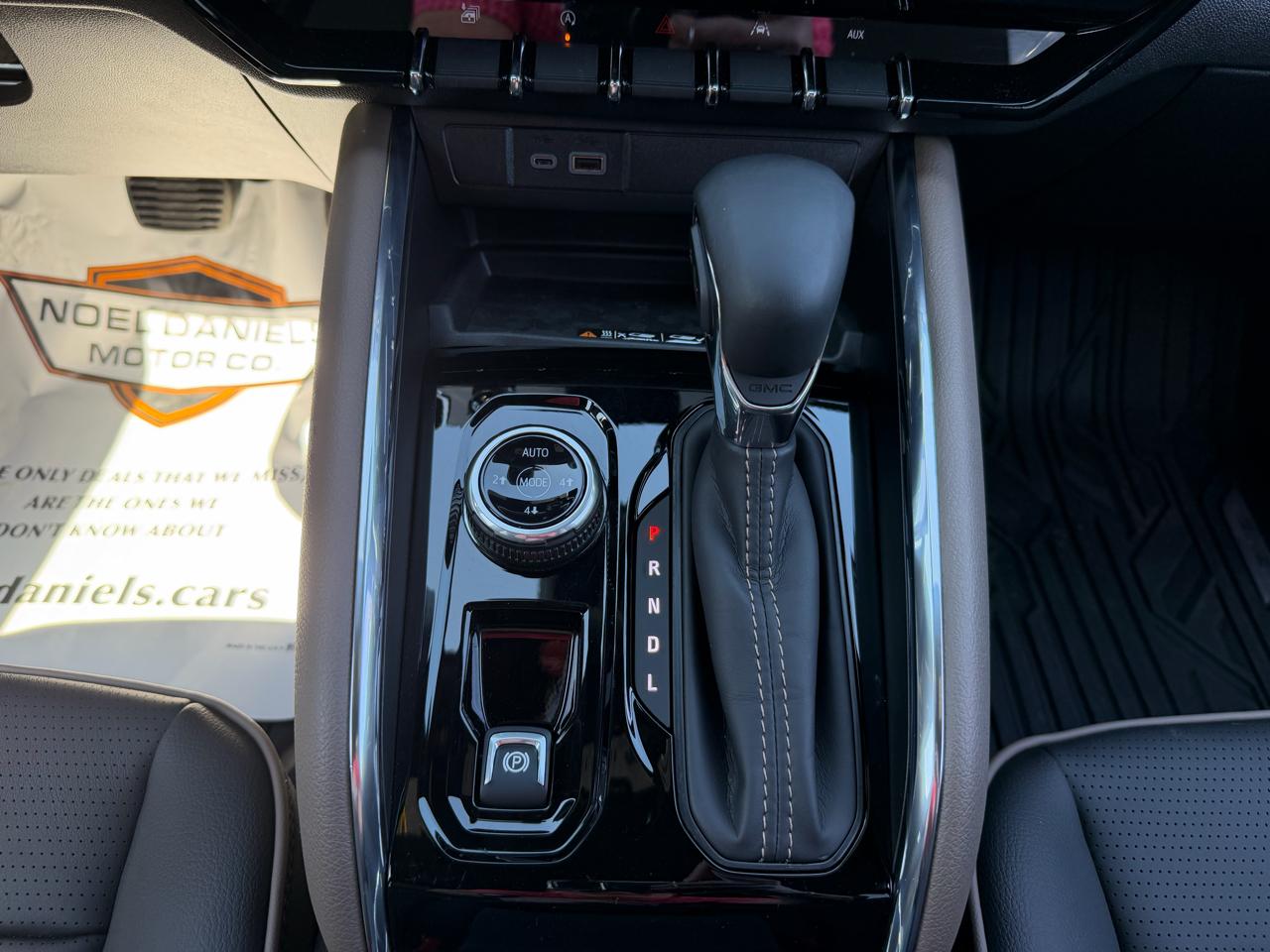 GMC Canyon Denali Crew Cab 4WD 2026