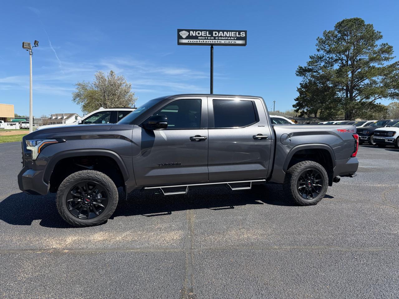 Toyota Tundra Limited CrewMax 4WD 2025