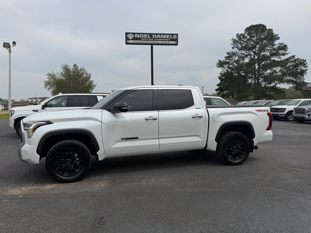 Toyota Tundra Limited CrewMax 4WD 2023