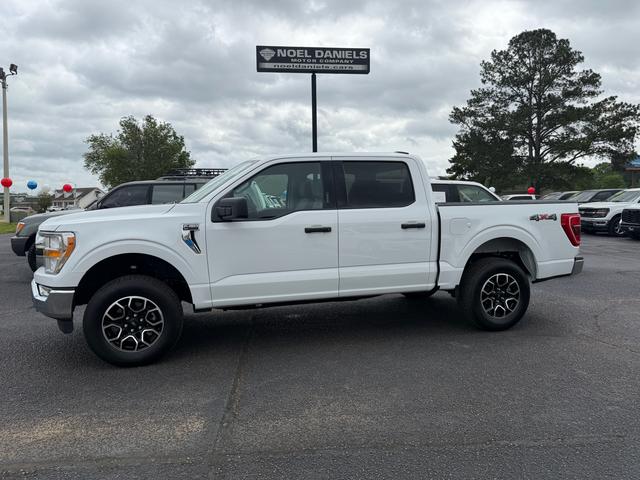 White 2022 Ford F-150 XLT SuperCrew 4WD Pickup Truck Four-Wheel Drive Automatic