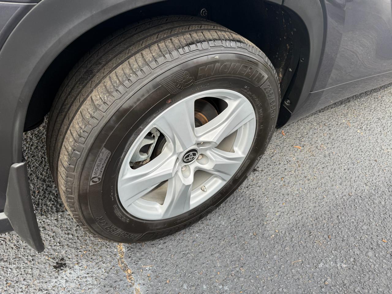 Toyota Highlander LE AWD (Natl) 2024