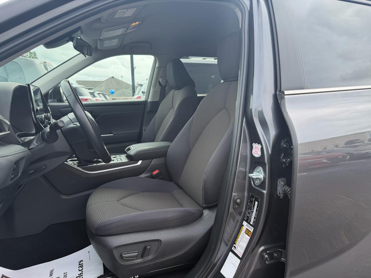 Toyota Highlander LE AWD (Natl) 2024