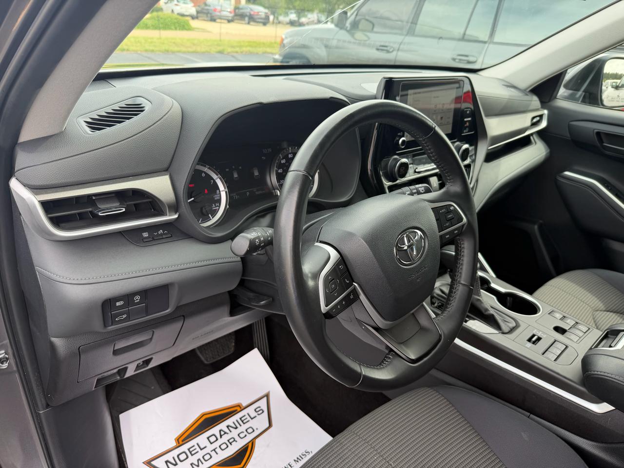 Toyota Highlander LE AWD (Natl) 2024