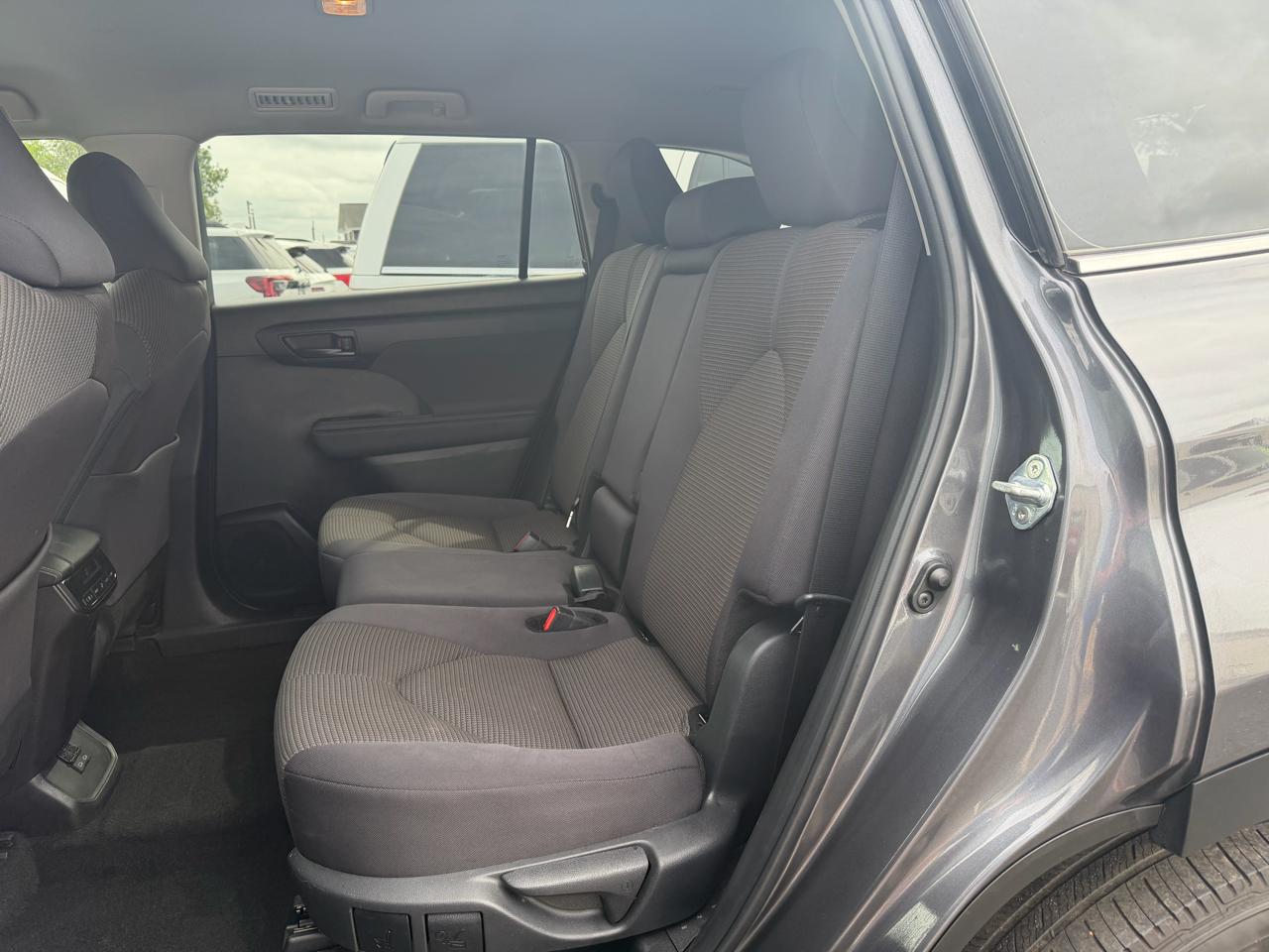 Toyota Highlander LE AWD (Natl) 2024