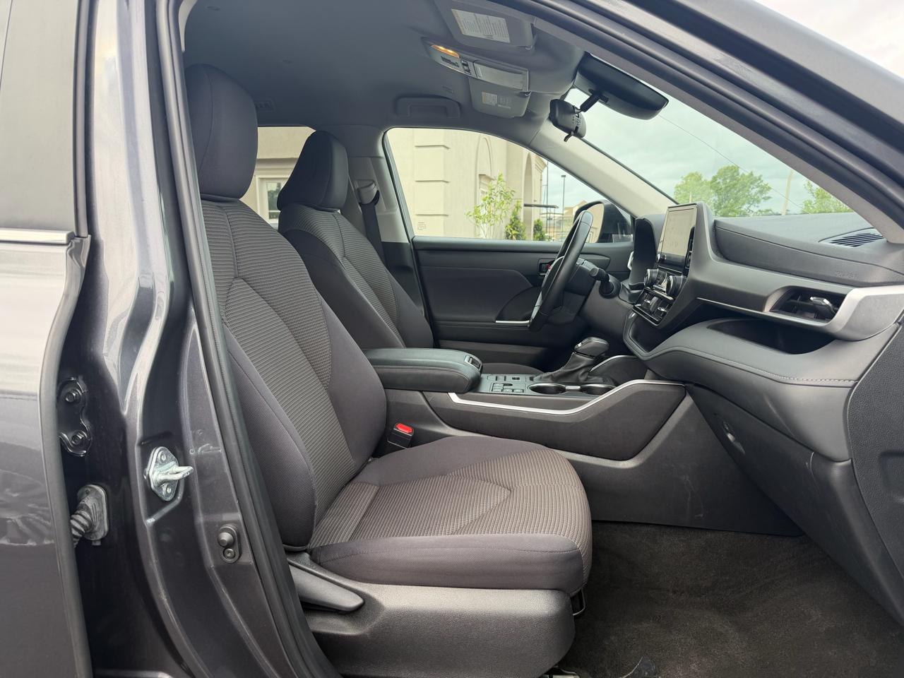 Toyota Highlander LE AWD (Natl) 2024