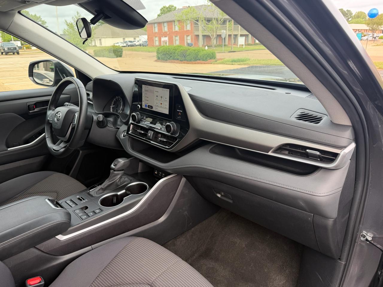 Toyota Highlander LE AWD (Natl) 2024