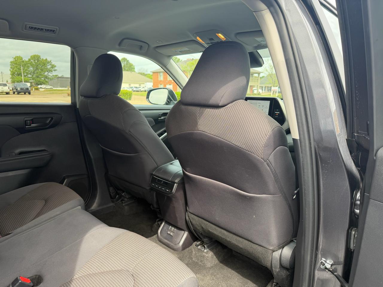 Toyota Highlander LE AWD (Natl) 2024