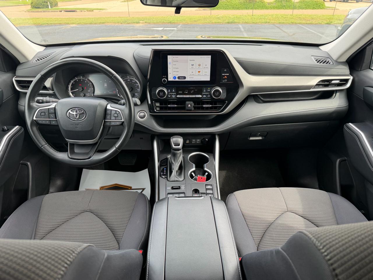 Toyota Highlander LE AWD (Natl) 2024