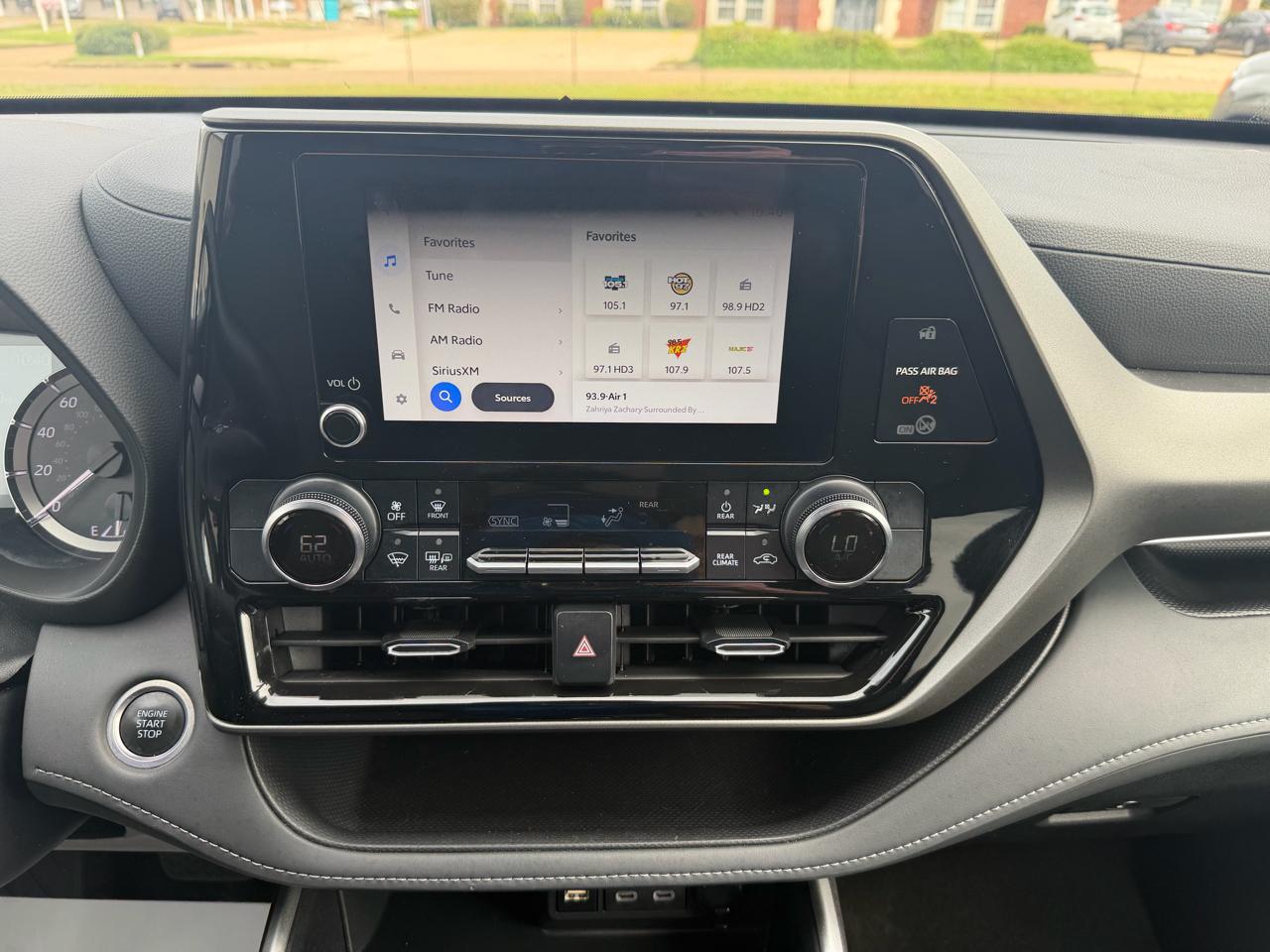 Toyota Highlander LE AWD (Natl) 2024