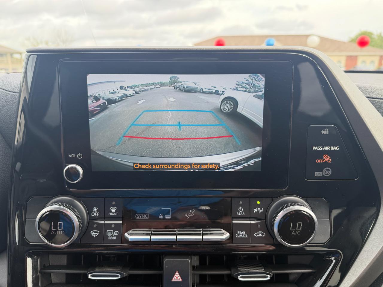 Toyota Highlander LE AWD (Natl) 2024