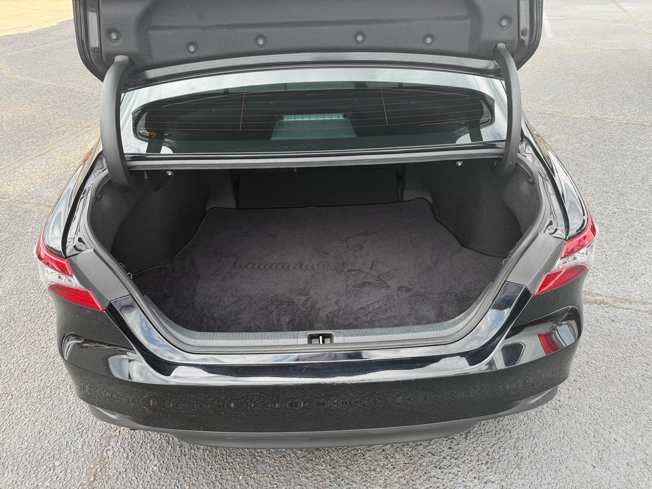 Toyota Camry Hybrid XLE 2022