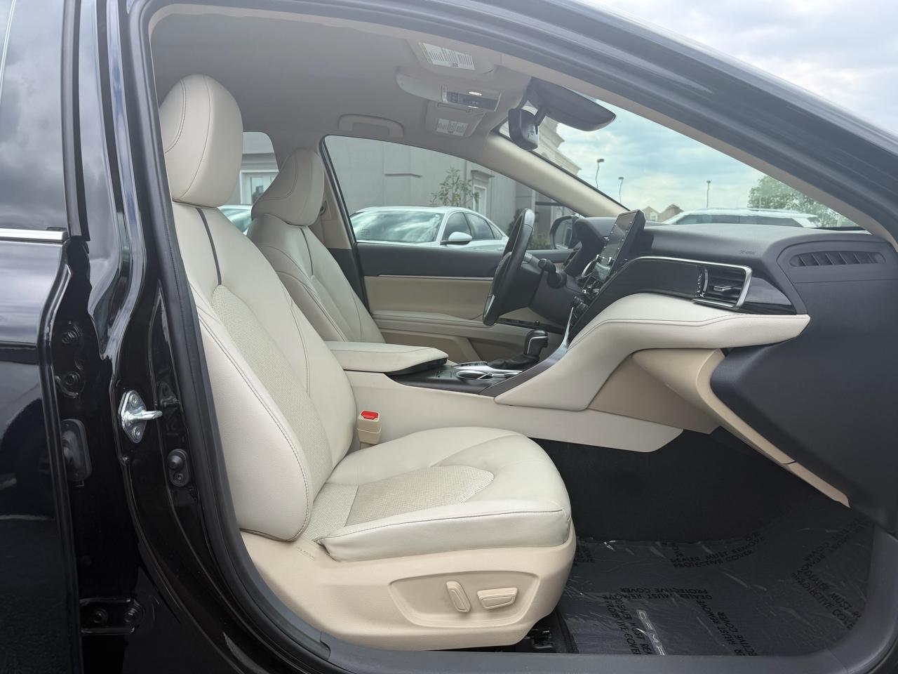 Toyota Camry Hybrid XLE 2022