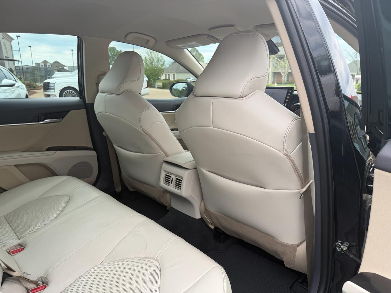 Toyota Camry Hybrid XLE 2022