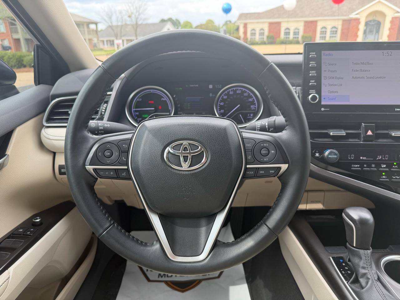 Toyota Camry Hybrid XLE 2022