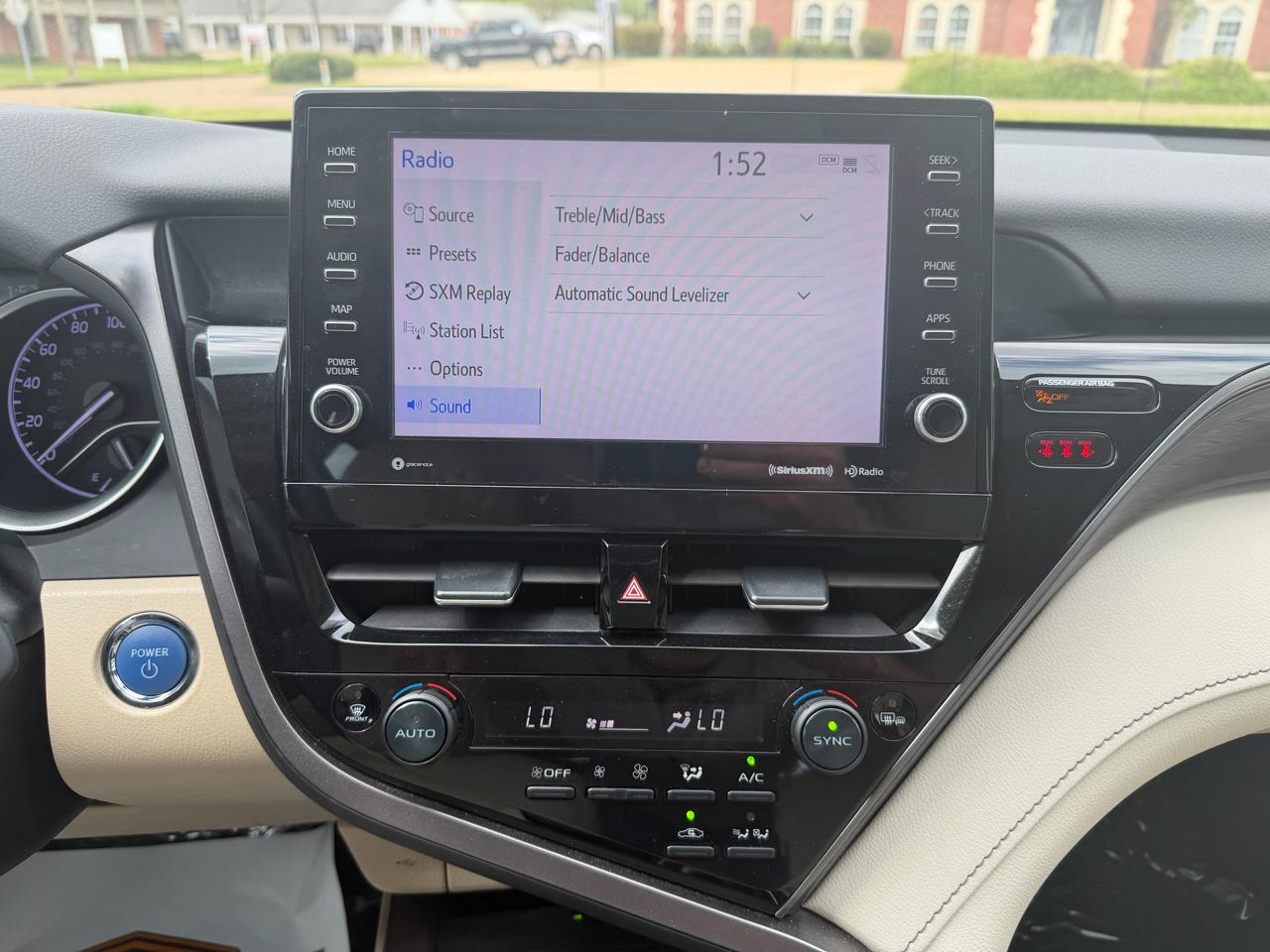 Toyota Camry Hybrid XLE 2022