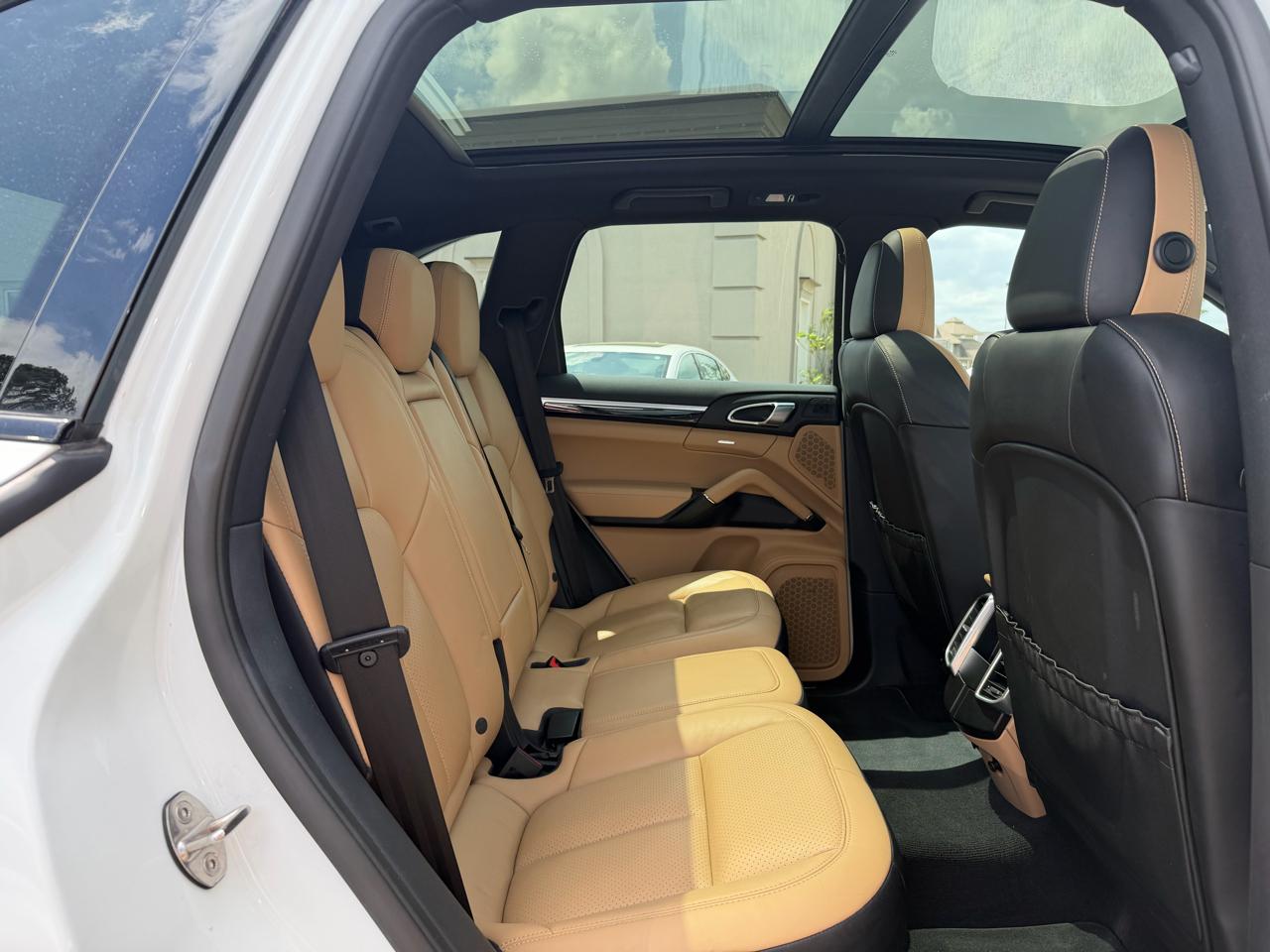 Porsche Cayenne Base 2016