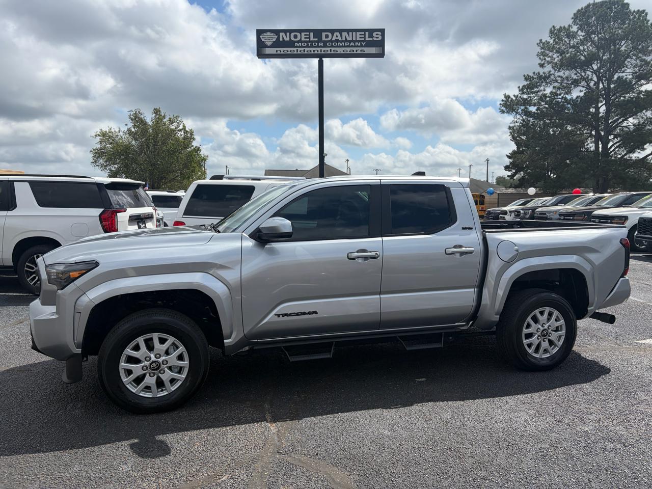 Toyota Tacoma SR5 Dbl Cab 4WD at 2025
