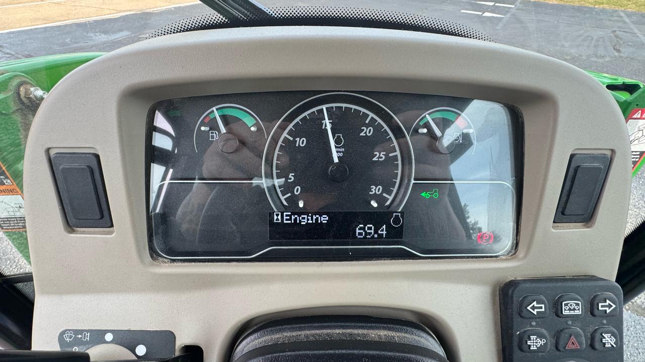 John Deere 3038  2024