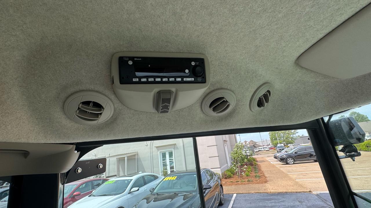 John Deere 3038  2024