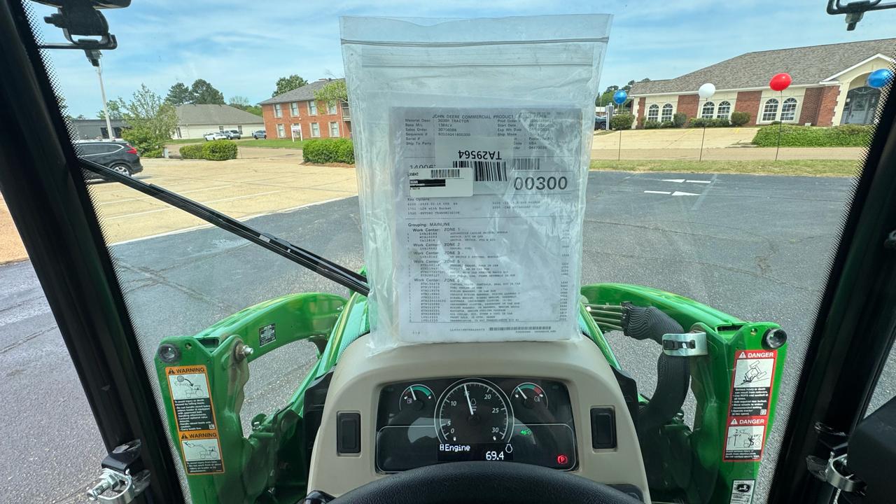 John Deere 3038  2024