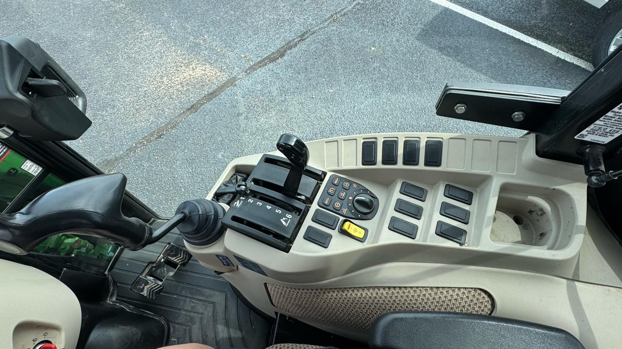 John Deere 3038  2024