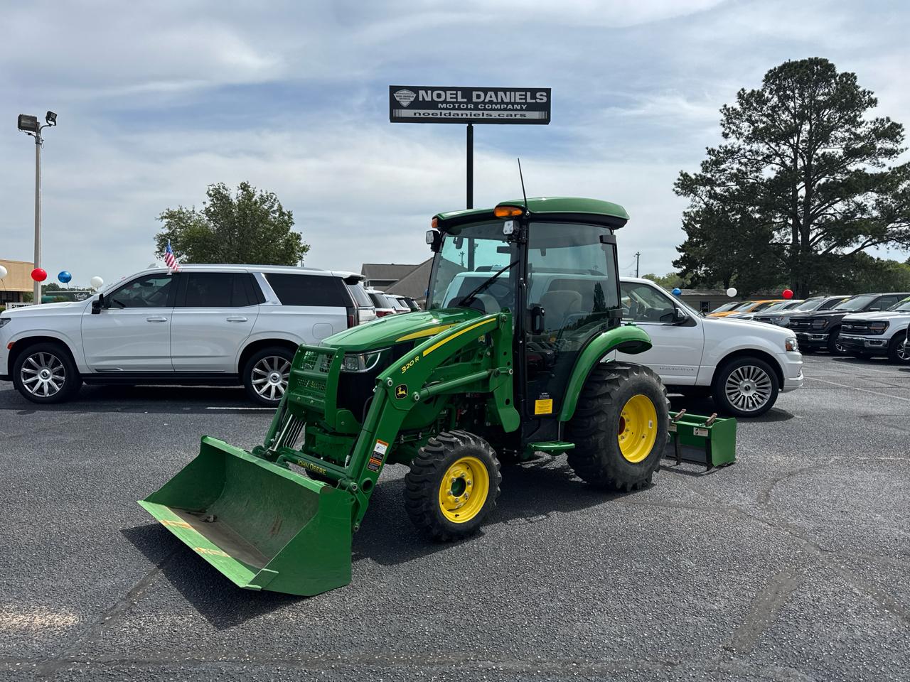 John Deere 3038  2024