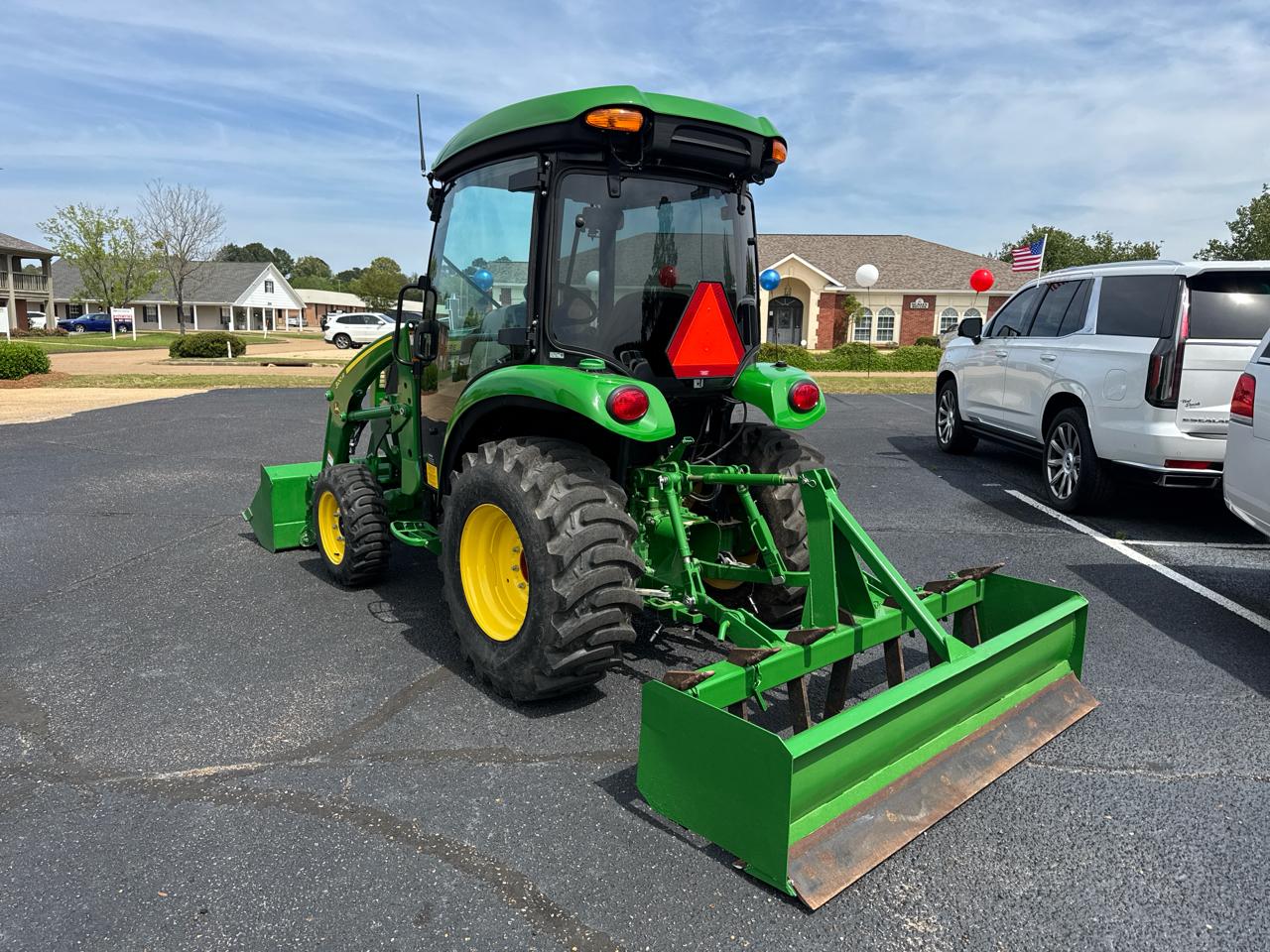 John Deere 3038  2024