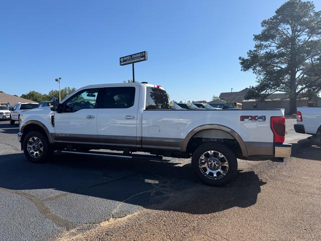 White 2022 Ford F-250 Super Duty Lariat Crew Cab 4WD Pickup Truck Four-Wheel Drive Automatic