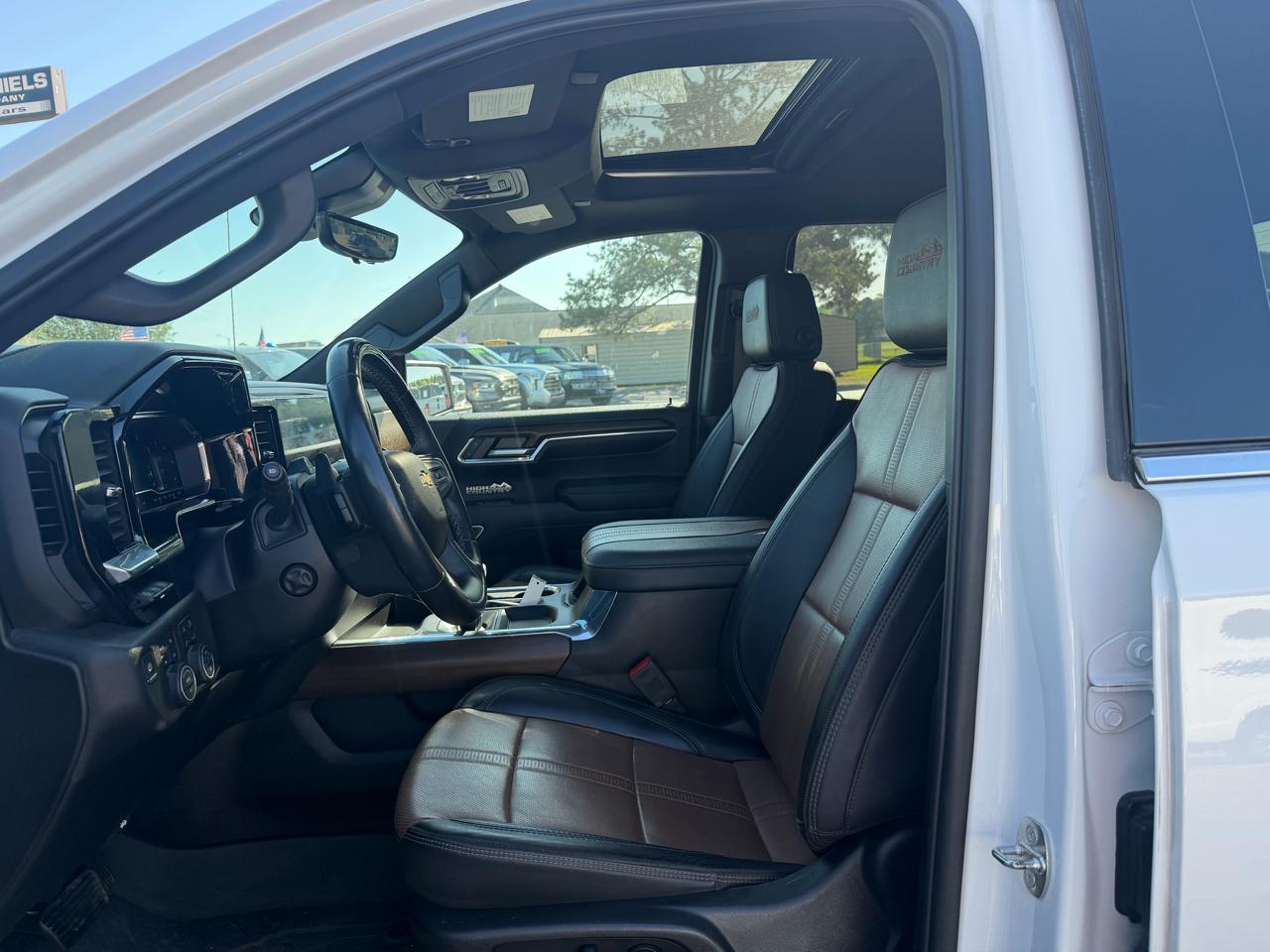 Chevrolet Silverado 1500 High Country Crew Cab 4WD 2024