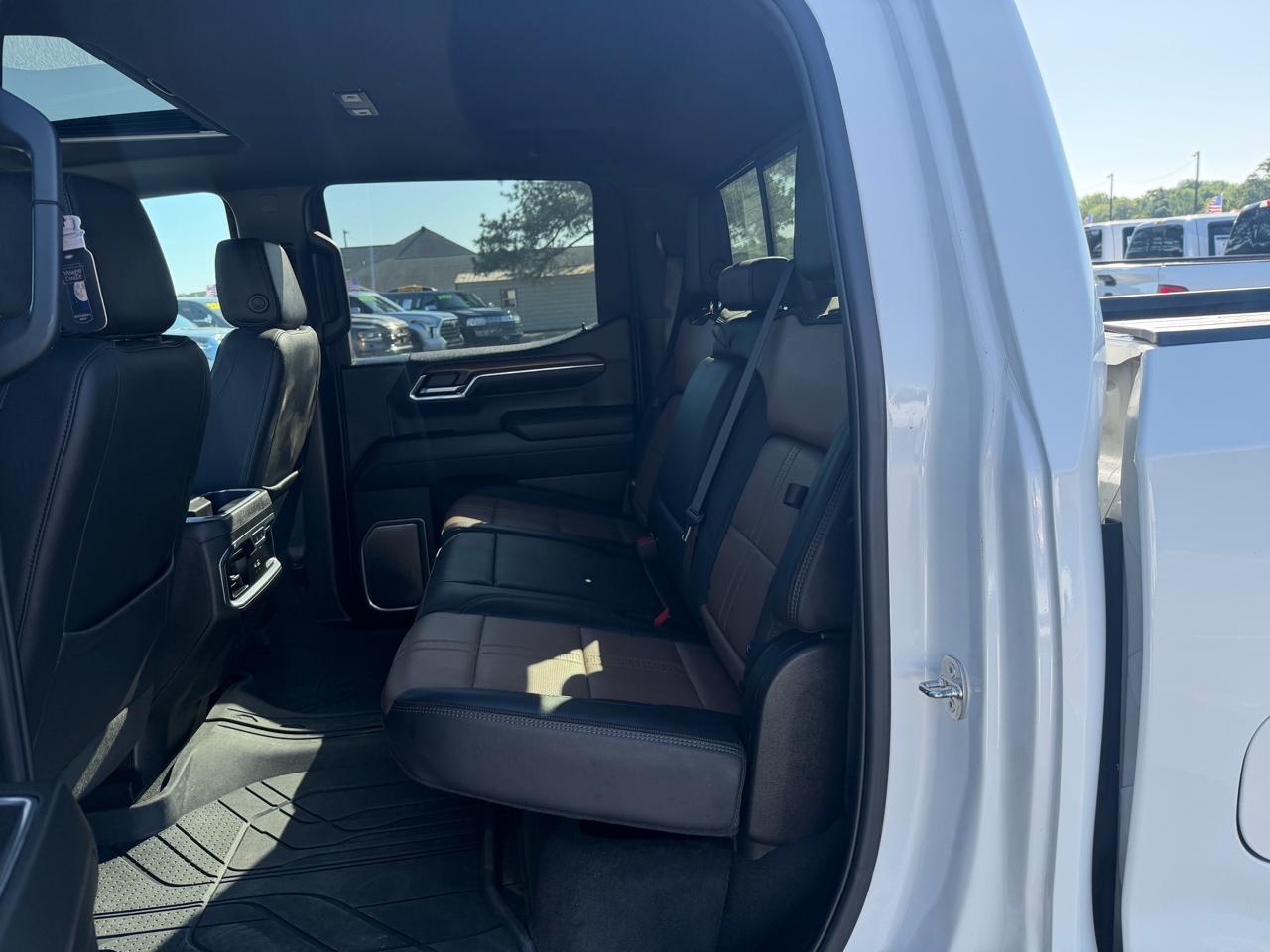 Chevrolet Silverado 1500 High Country Crew Cab 4WD 2024