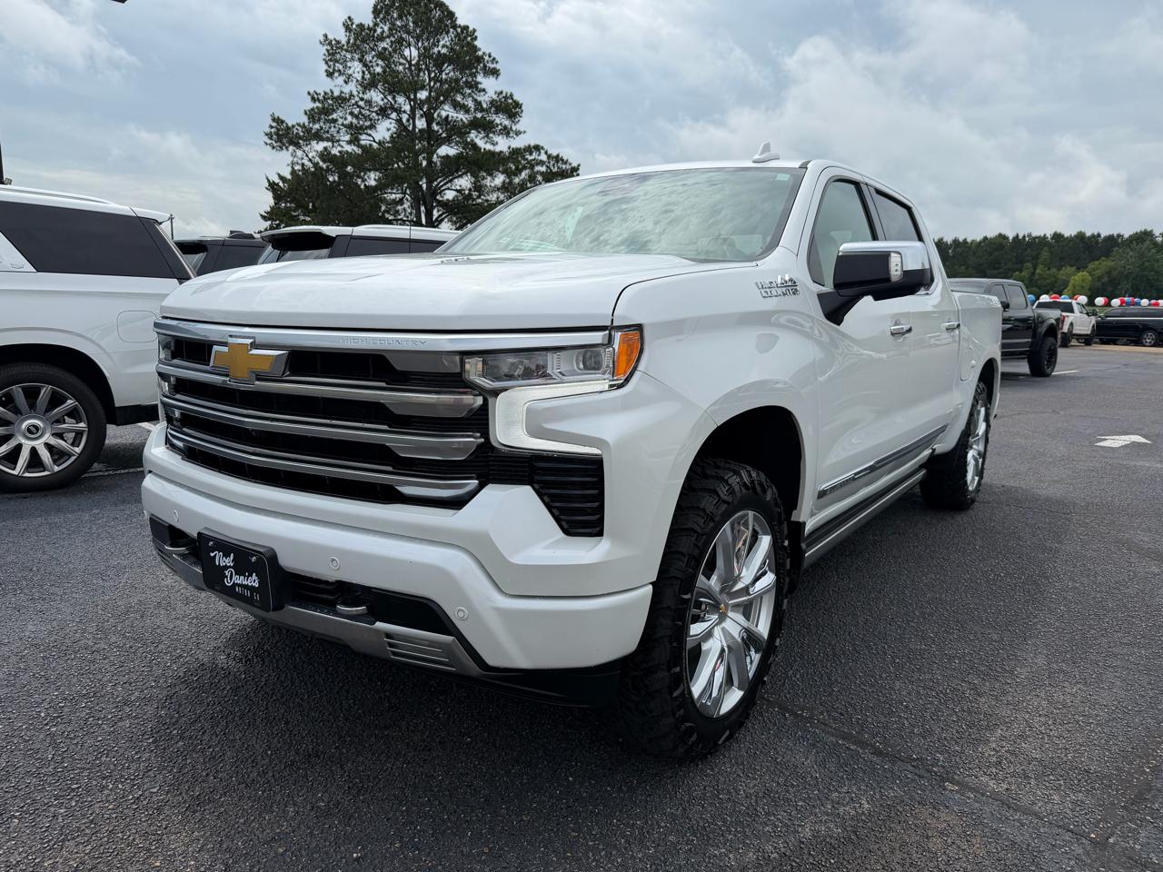 Chevrolet Silverado 1500 High Country Crew Cab 4WD 2024
