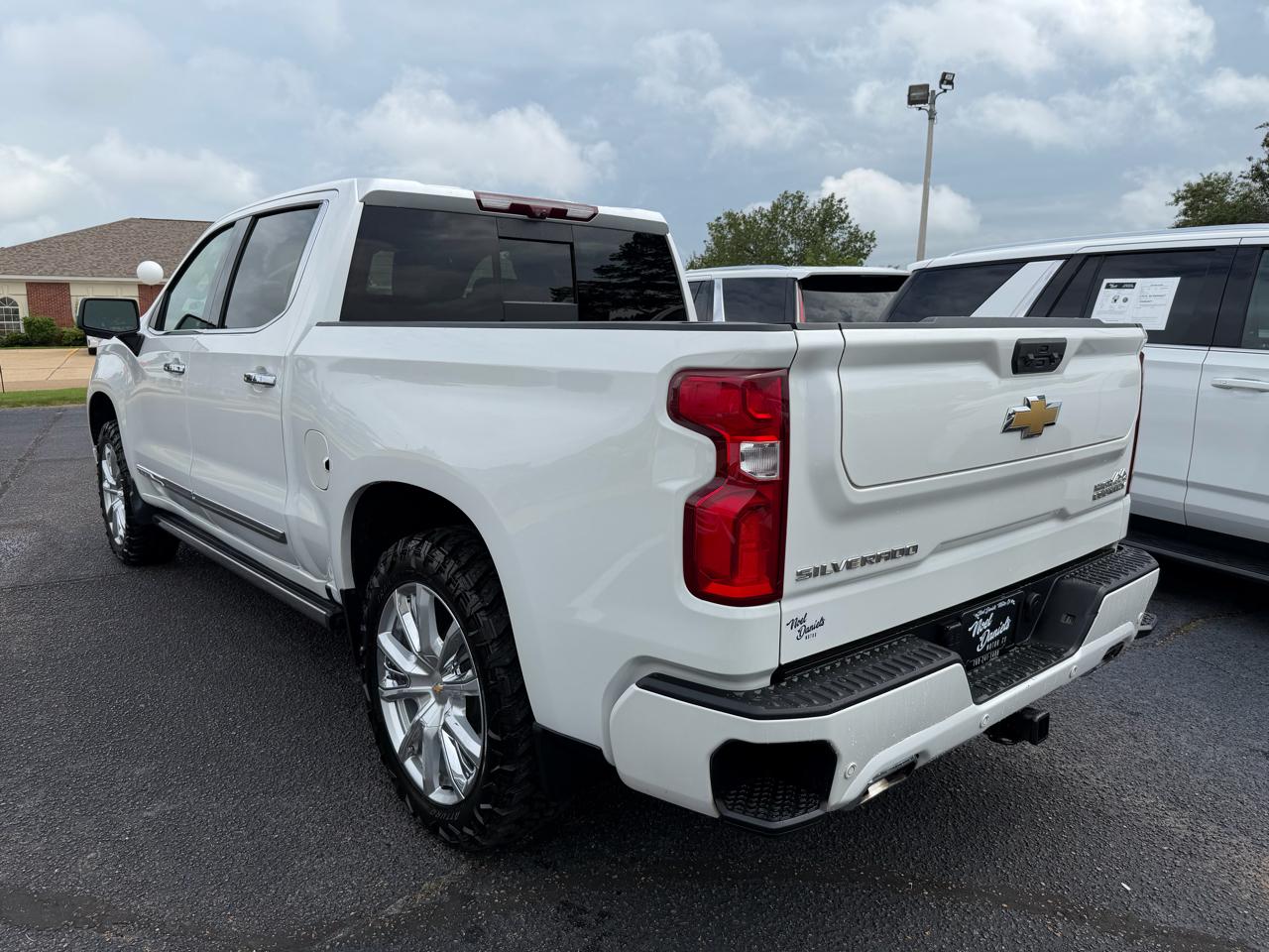 Chevrolet Silverado 1500 High Country Crew Cab 4WD 2024