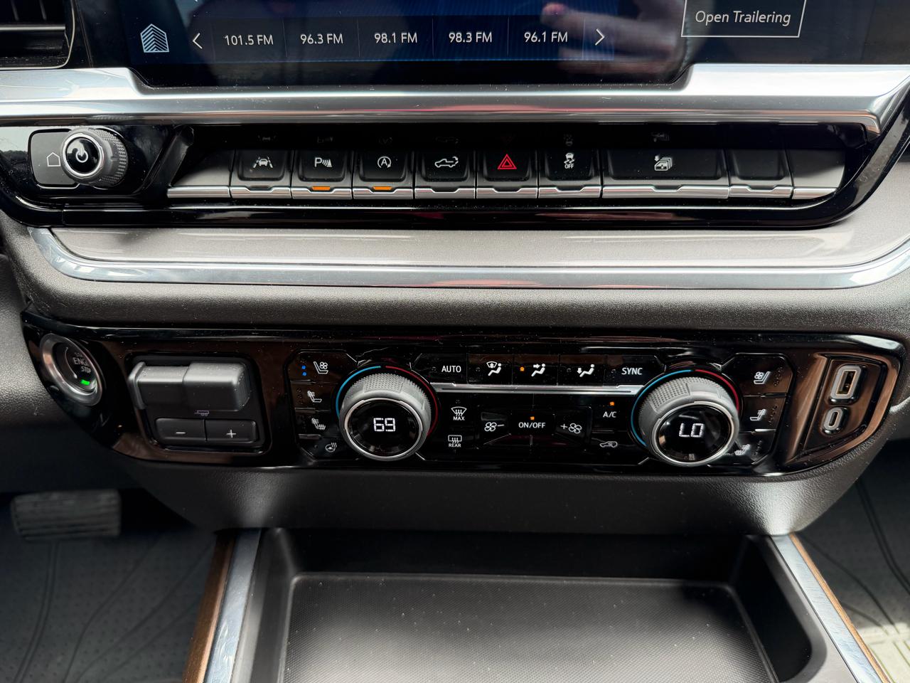 Chevrolet Silverado 1500 High Country Crew Cab 4WD 2024