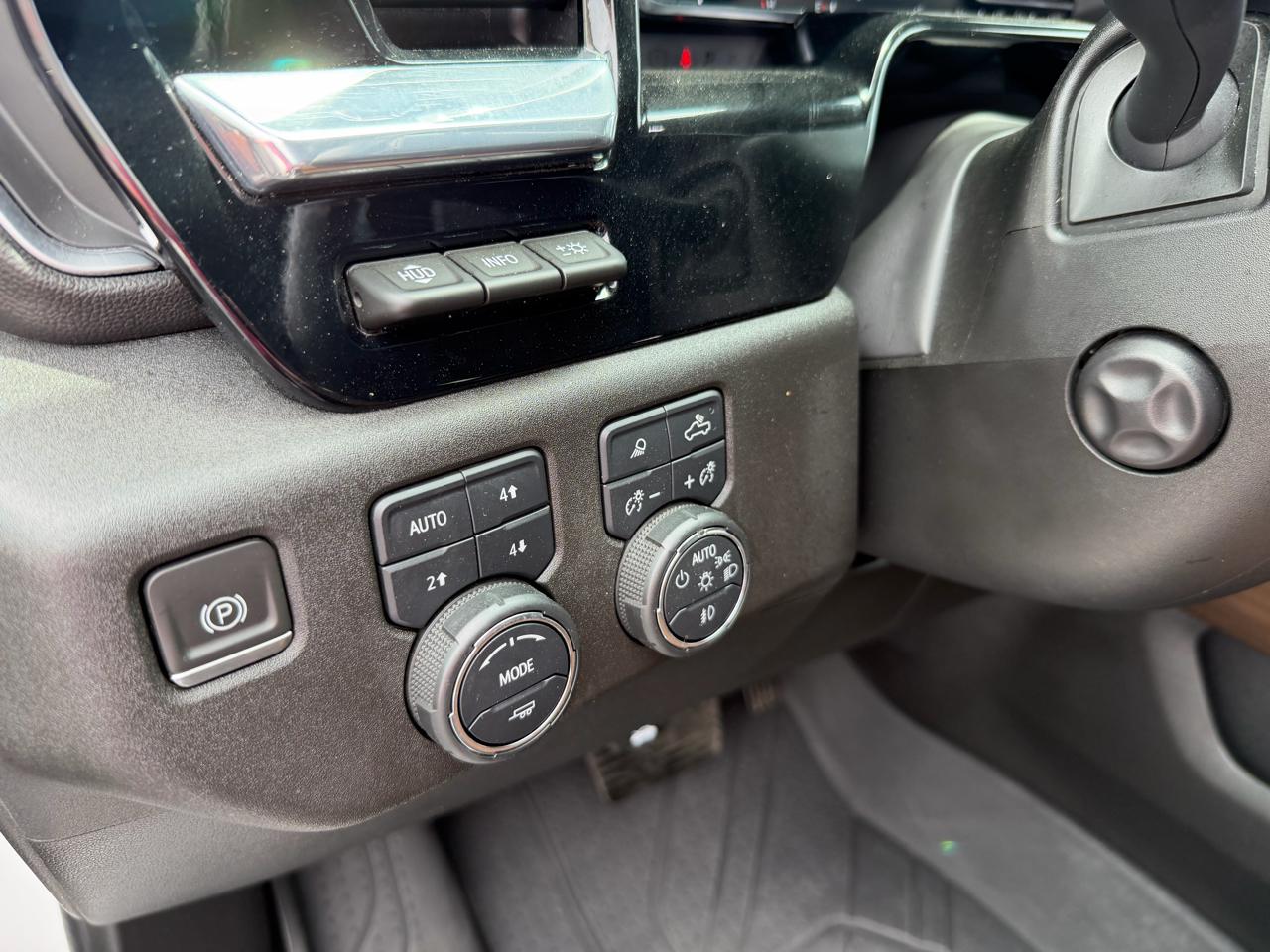 Chevrolet Silverado 1500 High Country Crew Cab 4WD 2024