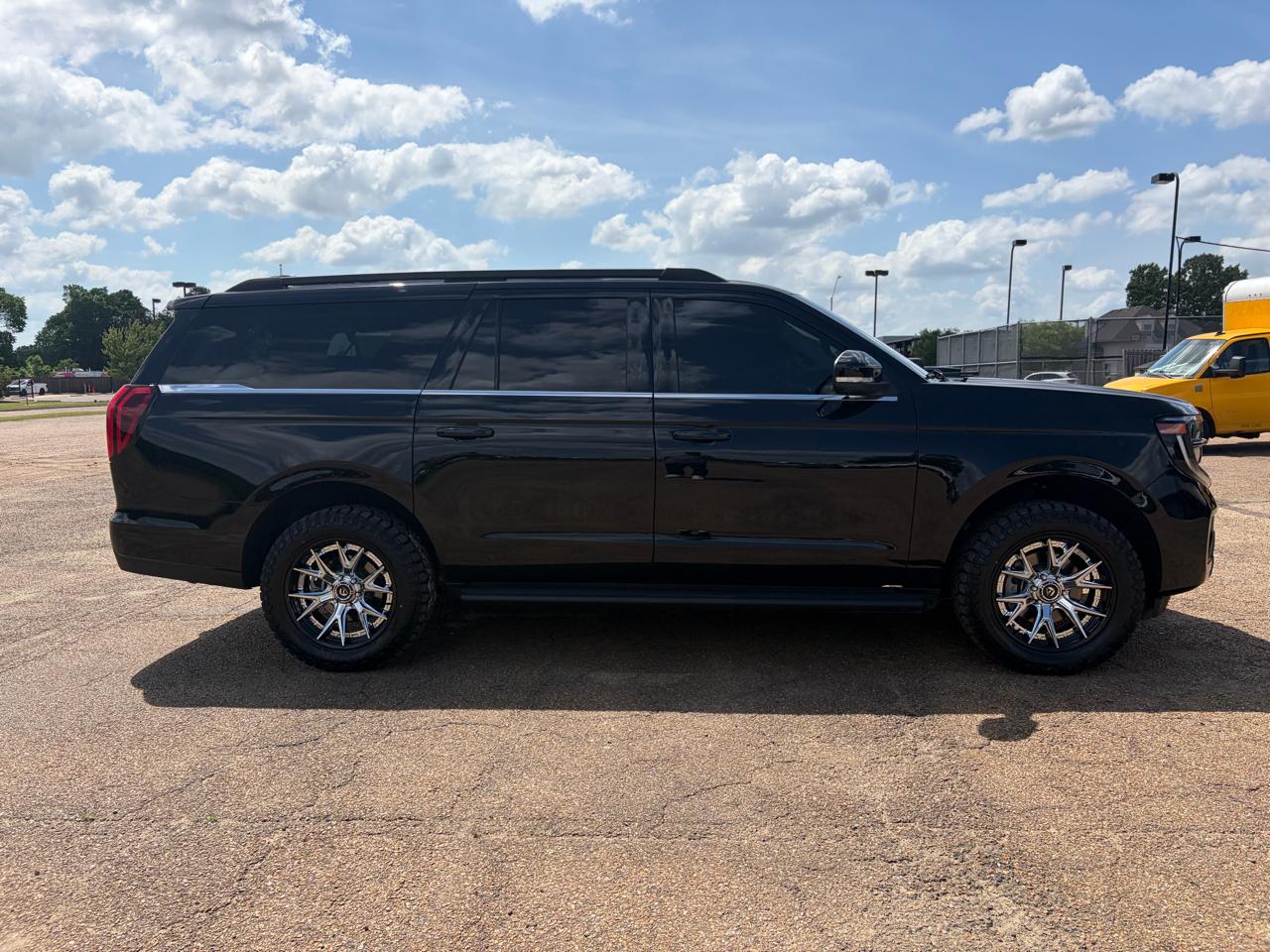 Ford Expedition MAX XLT 4WD 2025