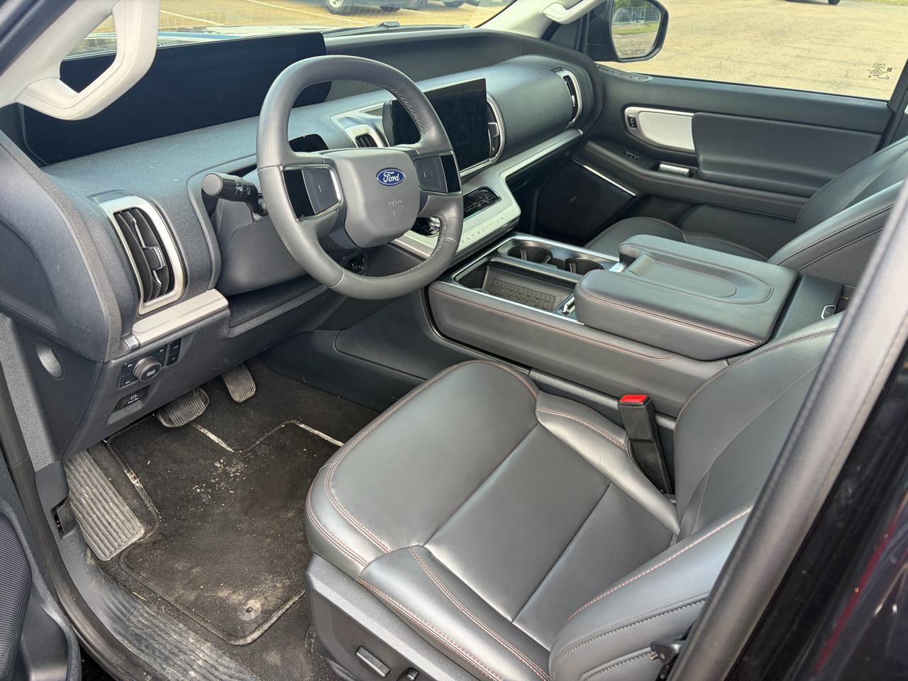 Ford Expedition MAX XLT 4WD 2025